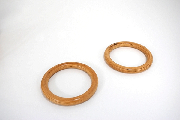 Pair of varnished laminated wood rings - 